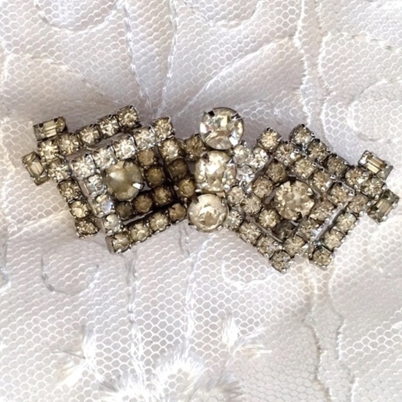 Vintage Weiss clear rhinestone brooch - Picture 1 of 4
